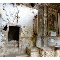 Explorando Iglesias Abandonadas: La Historia de la Iglesia Rupestre de San Juan de Socueva